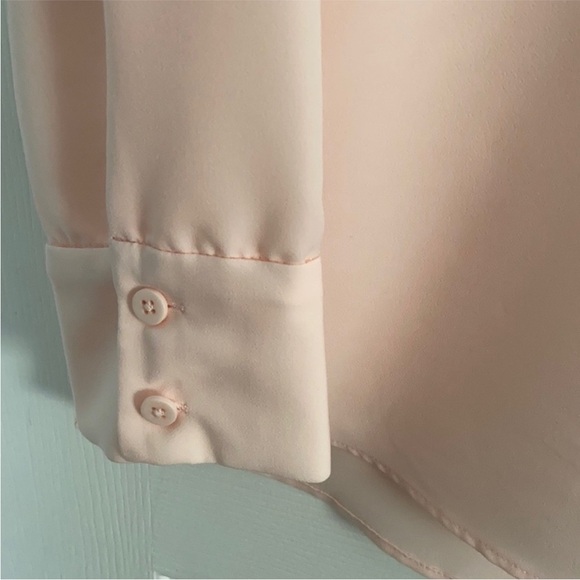 NWT Isaac Mizrahi Champagne
Rose I Business Casual Blouse
NWT 69.00 - Picture 5 of 6